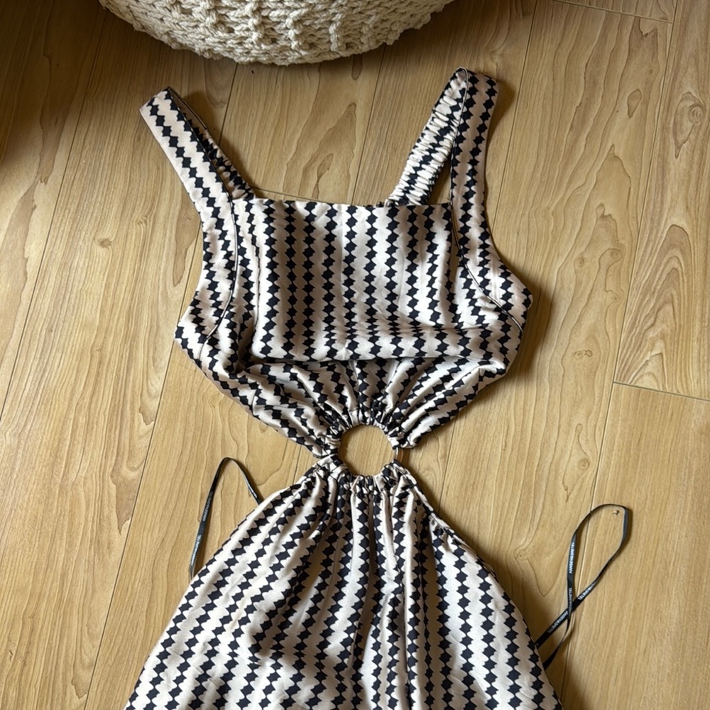 Paros Backless Maxi Dress - Picture 2 of 6